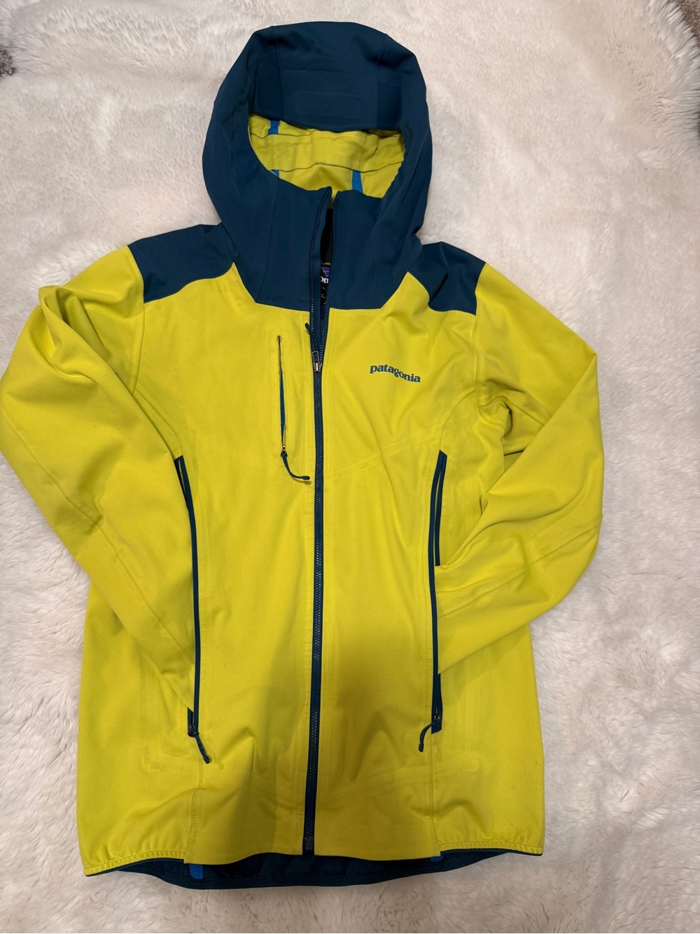 Patagonia Mens outdoors lightweight jacket Lime/Teal Hooded size M